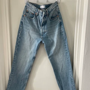 ZARA JEANS - Jeans från Zara! Säljer då de är för korta för mig 