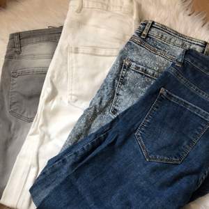 4 par jeans i olika färger, de flesta är i nytt skick och aldrig använda. Paketpris 100 eller 50 kr för ett par. Önskads fler bilder är det bara att höra av sig.🤍🤍