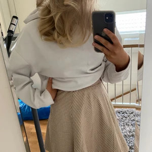 Beige kjol - Använd 1 gång då den är lite liten för mig