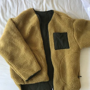 JACKA FRÅN WEEKDAY - jacka/kofta från weekday som går att ha på båda håll. Nypris 600:-