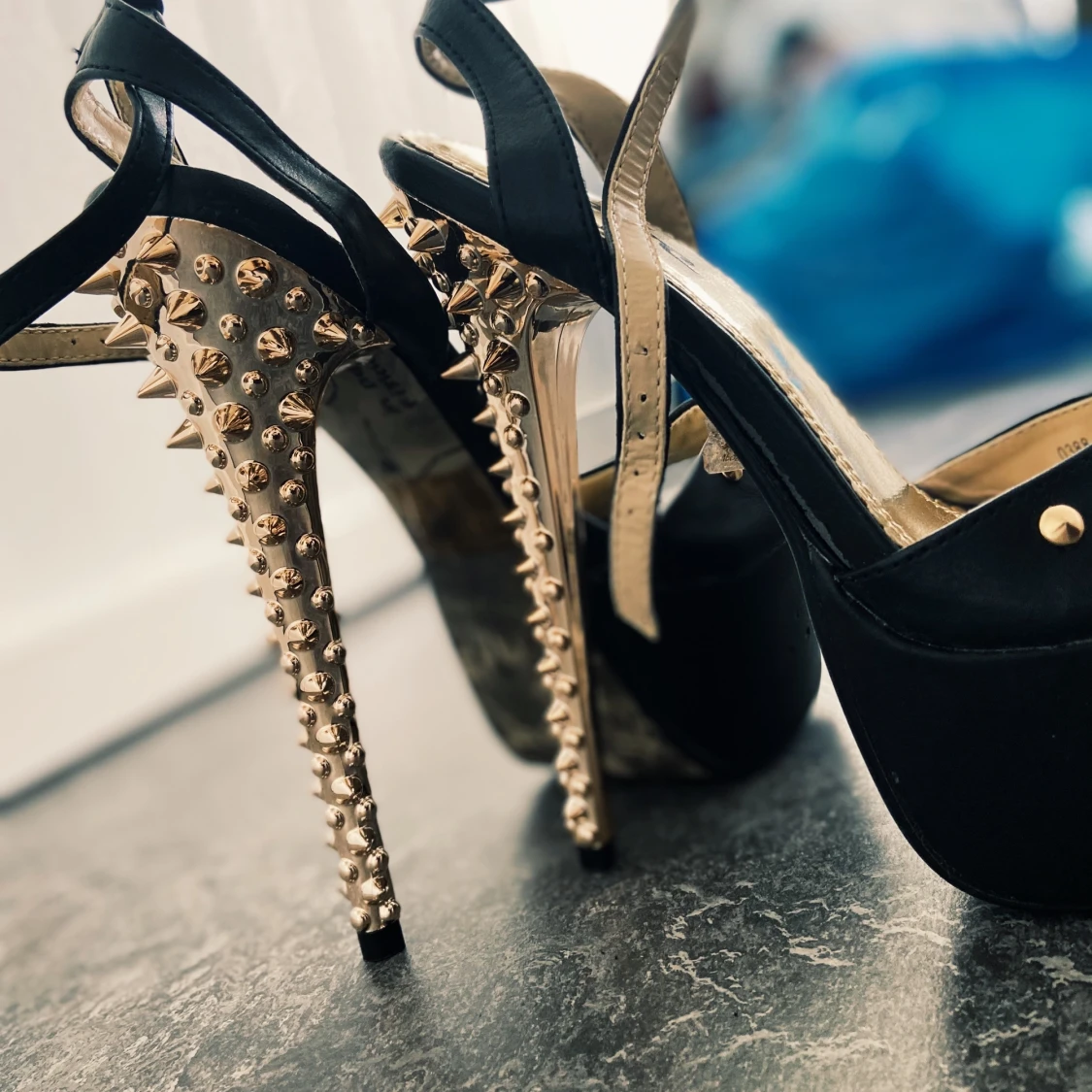 Svarta klackar stl 36  - 91