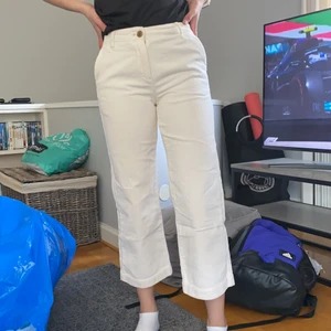 Massimo Dutti sammet byxor - Creme/off-white Massimo Dutti byxor för barn (9-10 år) (134-146cm). Super bra skick