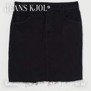 Svart jeans kjol från hm i storlek 34 har aldrig använt den, frakt tillkommer på 66kr och är spårbar