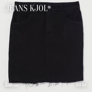 Jeans kjol - Svart jeans kjol från hm i storlek 34 har aldrig använt den, frakt tillkommer på 66kr och är spårbar