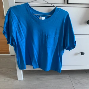 Croptop - Crop top ifrån H&M, helt nytt och säljer för att de inte riktigt är min stil 💘