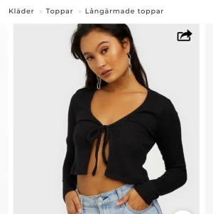 Tröja med knytning, min är ifrån vero Moda.  - Ny, inte använd nån gång