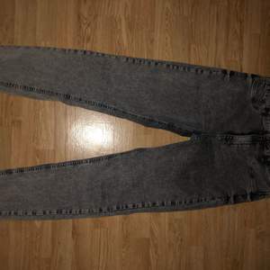 Sten grå jeans från ginaatricot❤️ Stl L❤️ 100kr +frakt ❤️ köpta för 299kr❤️