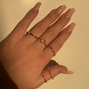 Guldiga ringar  - Ringar i guld. Super snygga och stilrena😍🌸 