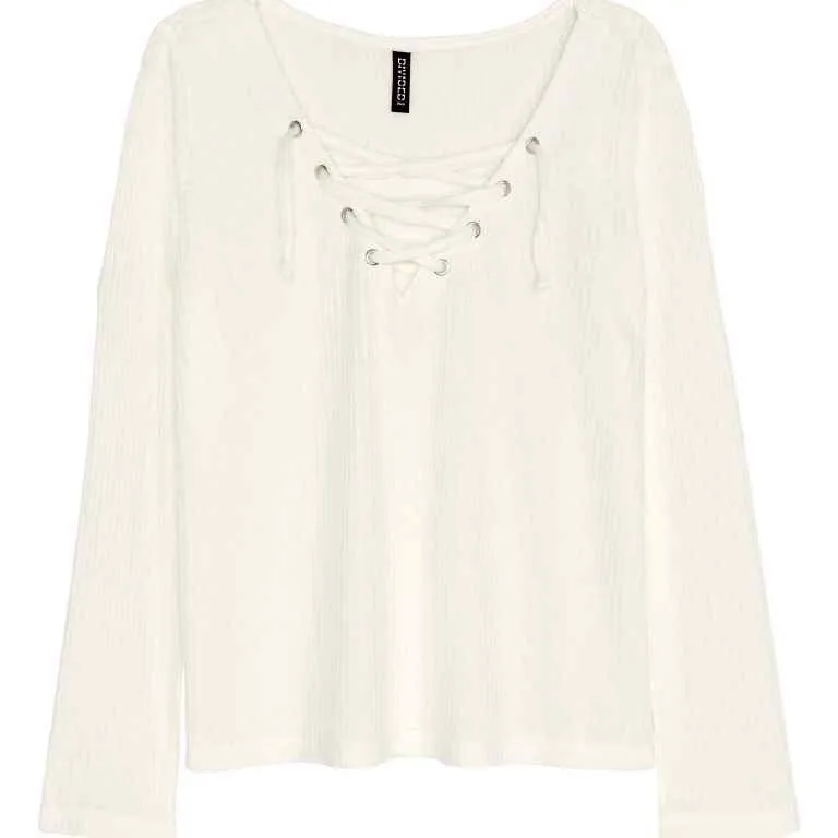 H&m lace up shirt, white, cream color. New, unworn. Size M  Pick up available in Kungsholmen  Please check out my other items! :). Skjortor.