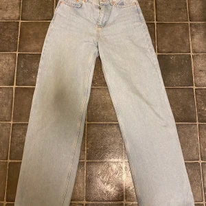 Ljusa jeans - Ljusa jeans. Passar till allt. Passar större i midjan!