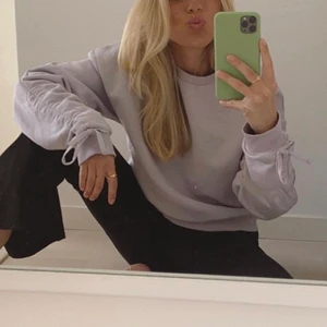 Ljus lila sweater - Frakt tillkommer 66kr