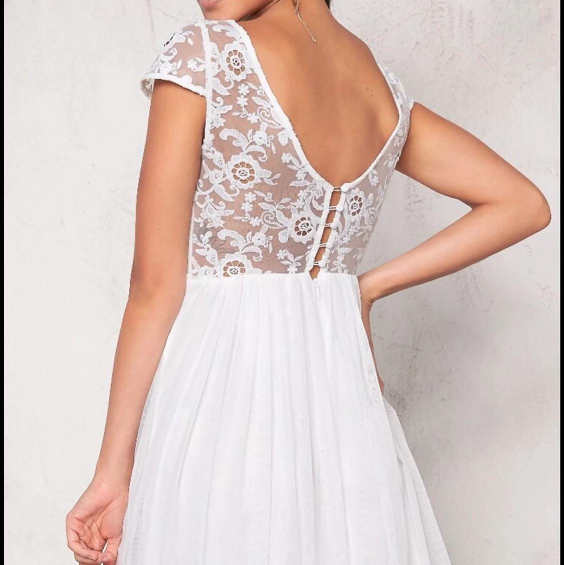 Vit klänning, perfekt för studenten