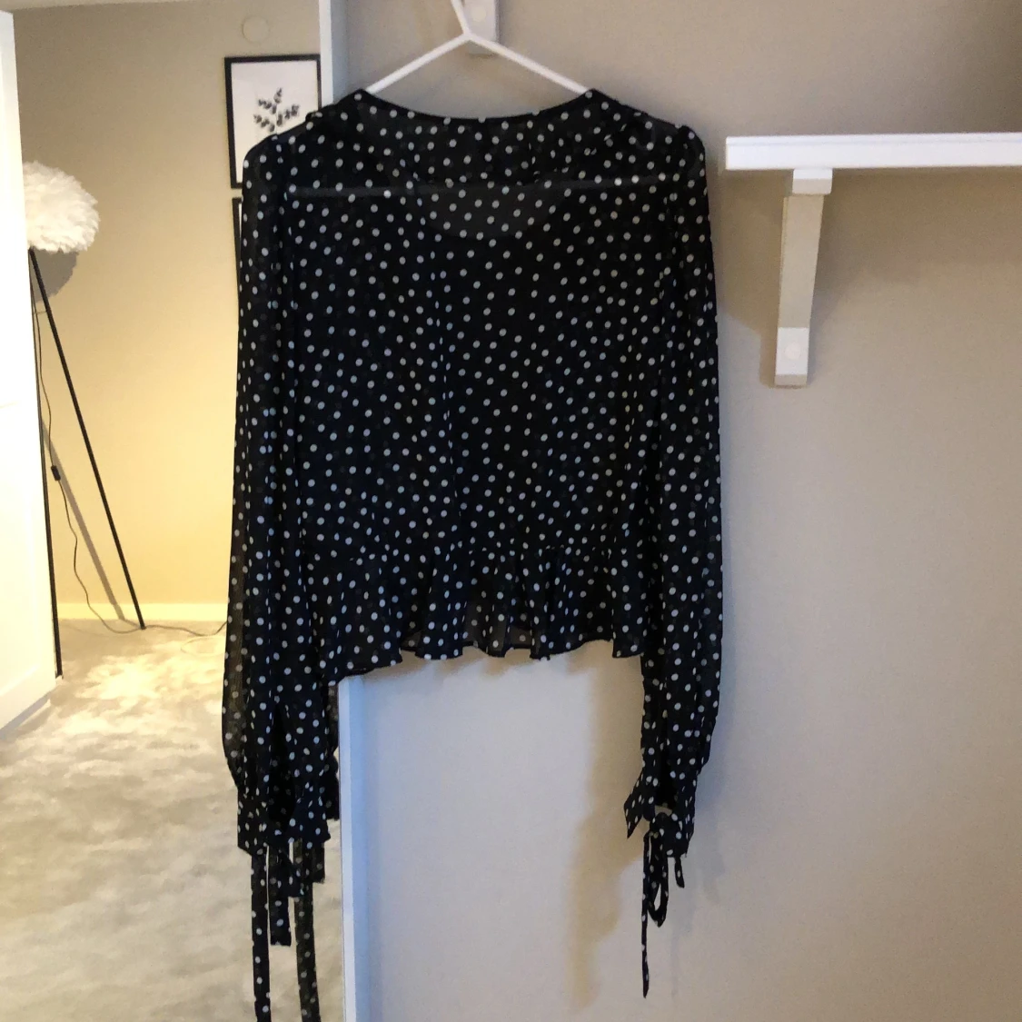 Fin blus med volanger - 37