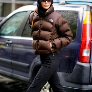 Brun North Face jacka - Säljer en brun vintage North Face jacka! Buda privat! 💖 högsta bud: 6000kr