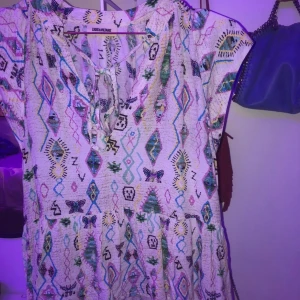 Zadig blus - Jättebra skick, endast använd 2 ggr. Nypris 2500