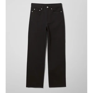 Rowe jeans - Rowe jeans från weekday. Slutsålda på nätet, använda en gång. Så i bra skick. Kan fraktas eller mötas upp.