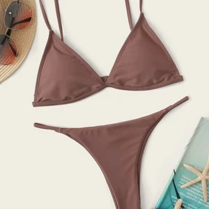 bikini - BUDA I KOMMENTARERNA, avslutar den 14:e kl 18:00!!!🙌🏽snygg brunaktig bikini som passar jättebra på någon mellan S, Xs och M💗  KOLLA gärna mina andra annonser, kan fixa paketpris🙌🏽