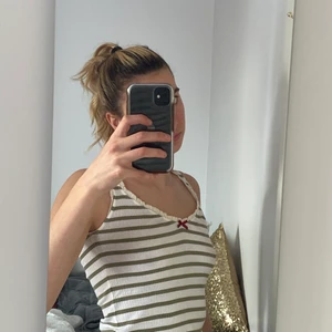 Odd Molly  - Jätte fint linne från odd Molly. Haft linnet ett tag men aldrig använt det så de är i ett väldigt bra skick. 