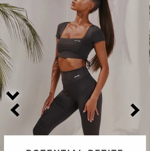 Scrunch leggings petite - Jättefina svarta träningsbyxor från Oh Polly’s märke Bo+Tee i petite modell. De har scrunch i bak och längden e bra för nån som är max 1,60m. Aldrig använda, säljer då de var lite små på mig. Köpta för ca 300kr. ✨Frakt ingår i priset!✨