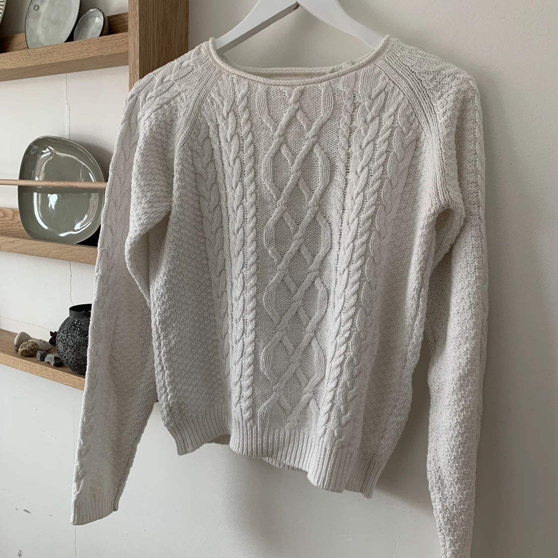 Vit stickad tröja