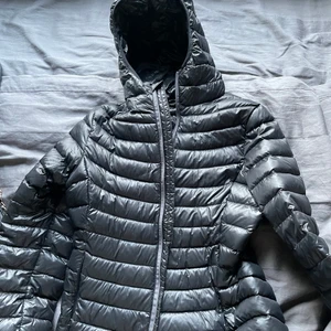 Svart jacka - Svart jacka från Everest, har två fickor fram, aldrig använd, priset kan diskuteras🤩