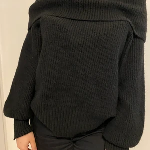 Svart stickad off shoulder tröja - Gina tricot - Svart stickad off shoulder tröja