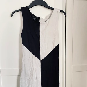 Tubklänning svartvit - Använt skick, har lite ludd