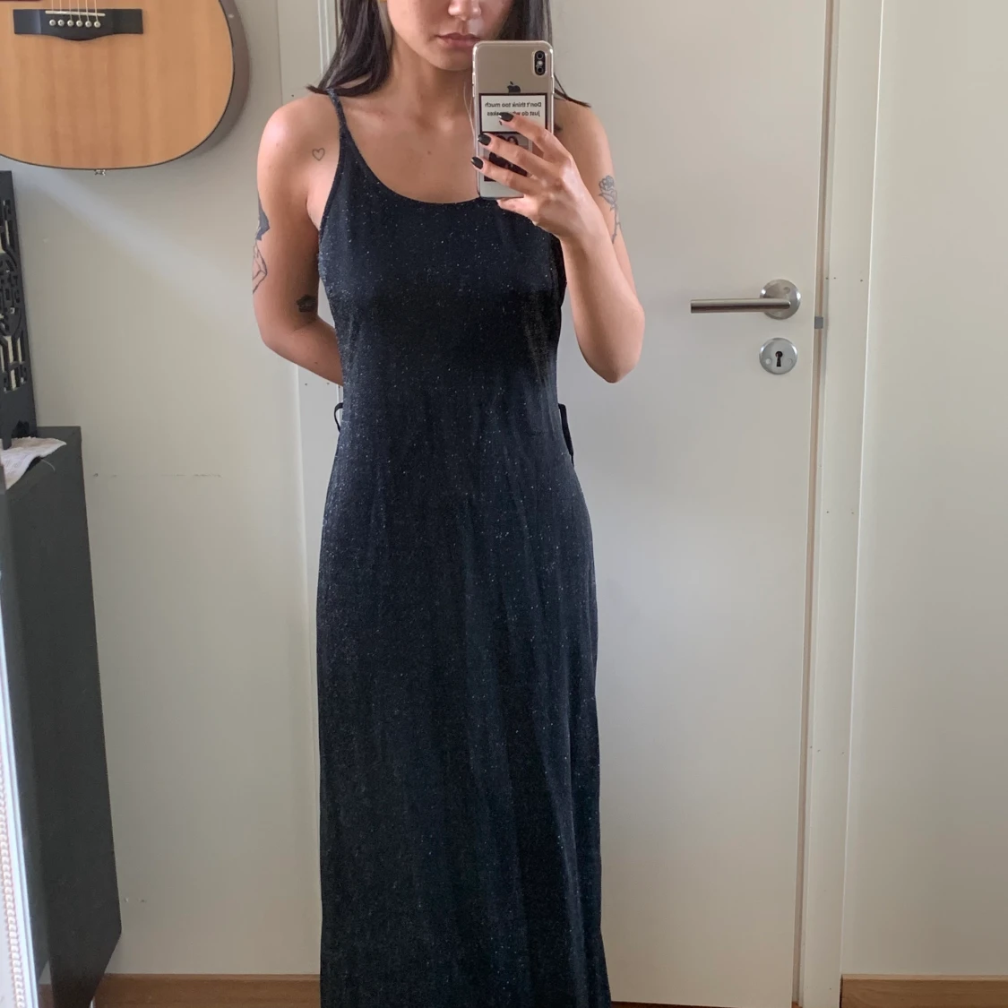 Svart glittrig långklänning - 90