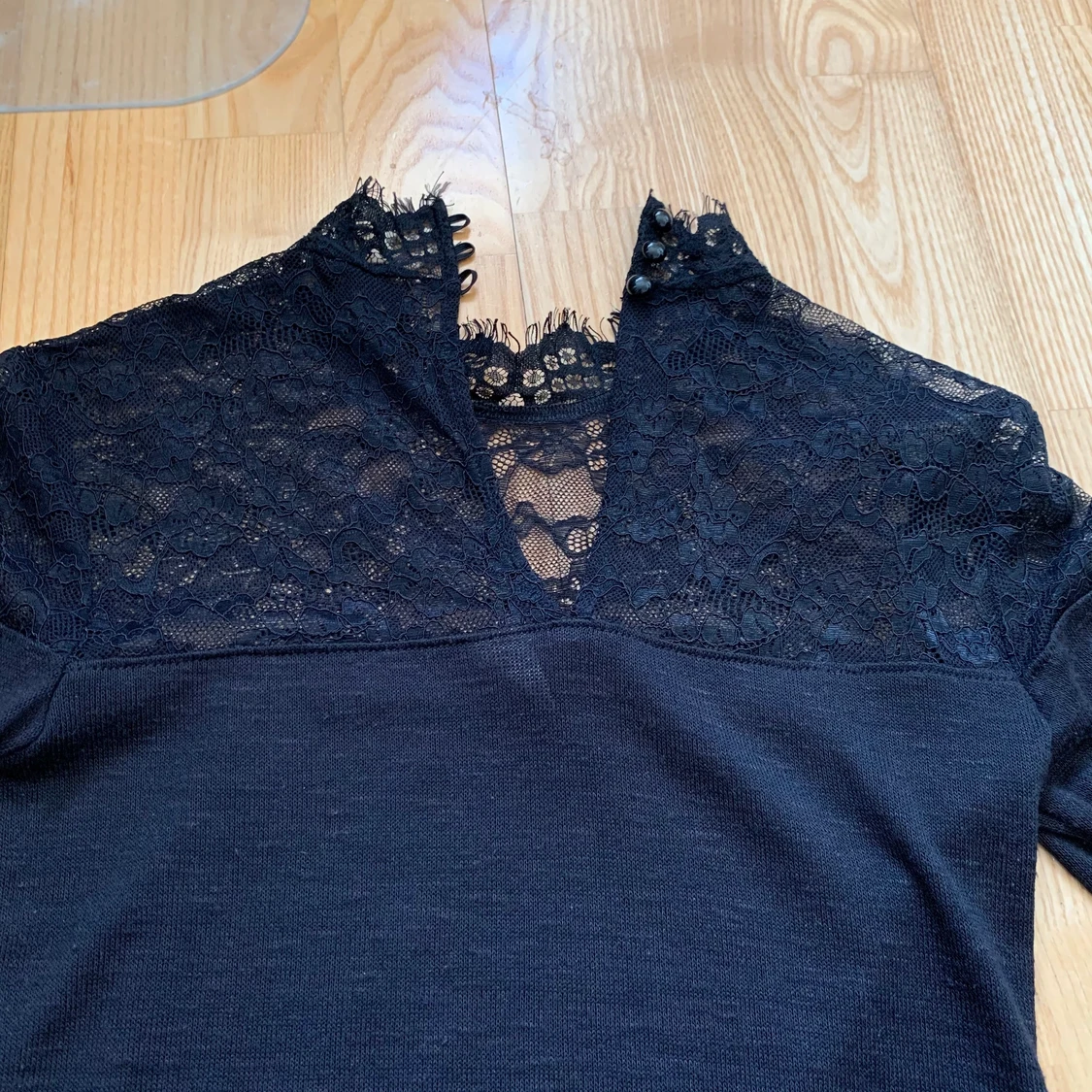 Spets topp med låg krage - 90