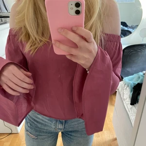 Rosa blus från NA-KD - Rosa blus från NA-KD, storlek XS. Använd fåtal gånger och är i super bra skick. Ordinarie pris 169kr❤️