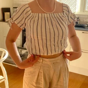 gullig topp - jag söt randig topp!! du kan både ha den som den sitter på bilderna eller of- shoulder💓💓