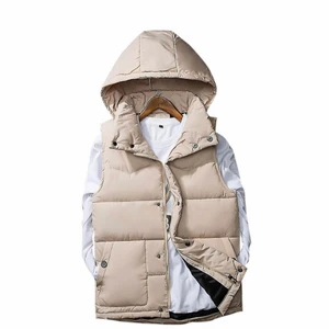 Beige väst, Storlek xs  - Väldigt fin oanvänd väst, säljer den eftersom den är lite för stor för mig som har storlek 32 