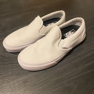 Vans stl 38 - Helt oanvända. Beställde här via Plick men de vad för stora tyvärr. Köparen står för frakten. 