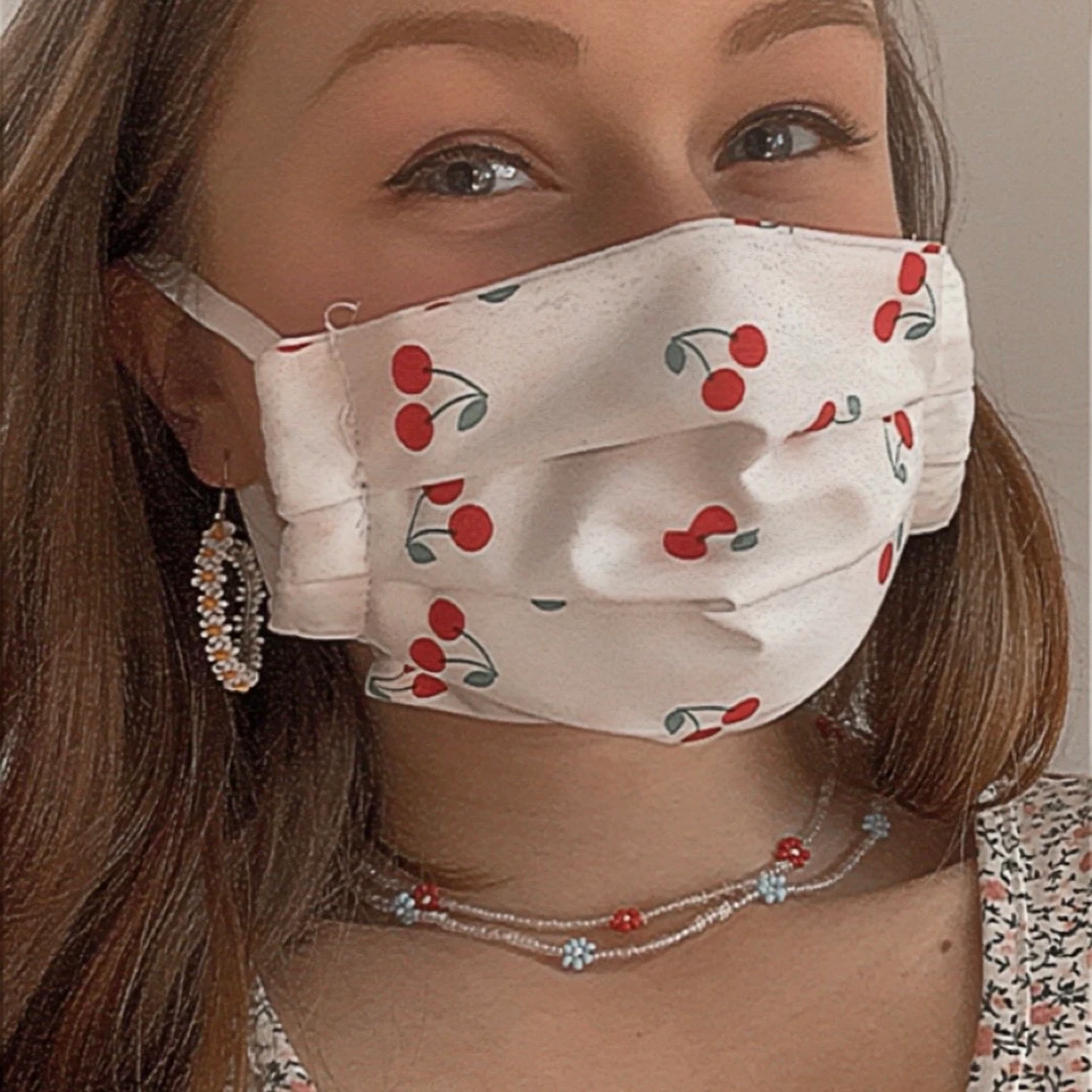 Blomster-kollektionen med blommiga halsband och örhängen