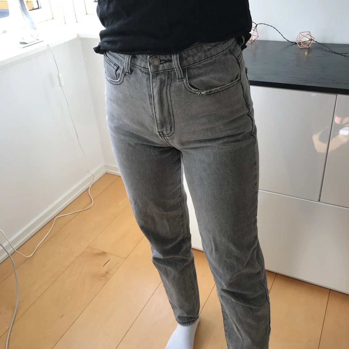 Gråa jeans
