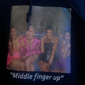 Hoodie kardashian och jenner  - Svart hoodie storlek S köpt från England för 750kr