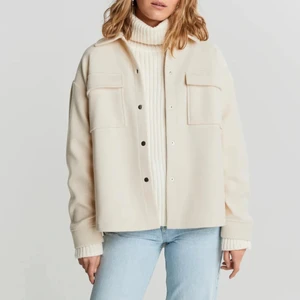 Majken jacka - Köpte storlek S, men den var för stor för min smak. Byter jättegärna mot en storlek XS. Helt oanvänd och har prislappen kvar 