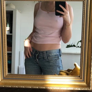 Rosa Linne - Rosa linne i bra skick som passar mig som har xs! Supergulliga detaljer och superskönt❤️