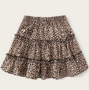 Sommar kjol köpt från Shein, knappt använd strl xs💕