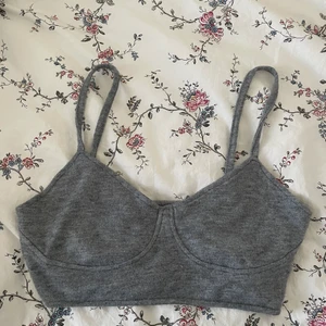 en fin topp från Zara - jättefin till sommaren, då jag har köpt den men aldrig använt. Skriv om ni är interesseradr:)