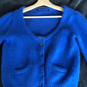 Really cute sweater from the very qualitative and famous brand Comptoir des Cotonniers. Size S. I worn it 3 times. Very comfy and the colour is amazing 