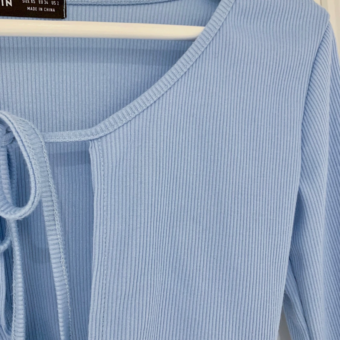 Fin tröja med knytning  - 90