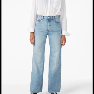 Monki yoko design jeans - Ett par monki yoko i stl. 25, används ej längre då de är för långa för mig (159). Frakten betalar jag. 