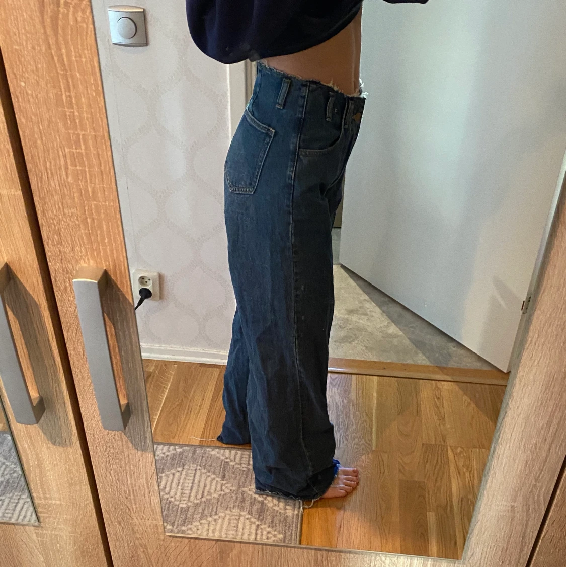 Mörkblåa jeans i strl XS - 90