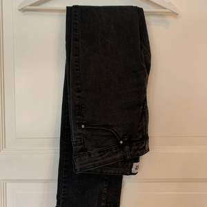 Svarta jeans från lager 157 med ljustvätt. Använda ett par gånger. Säljer pga för liten storlek 💕