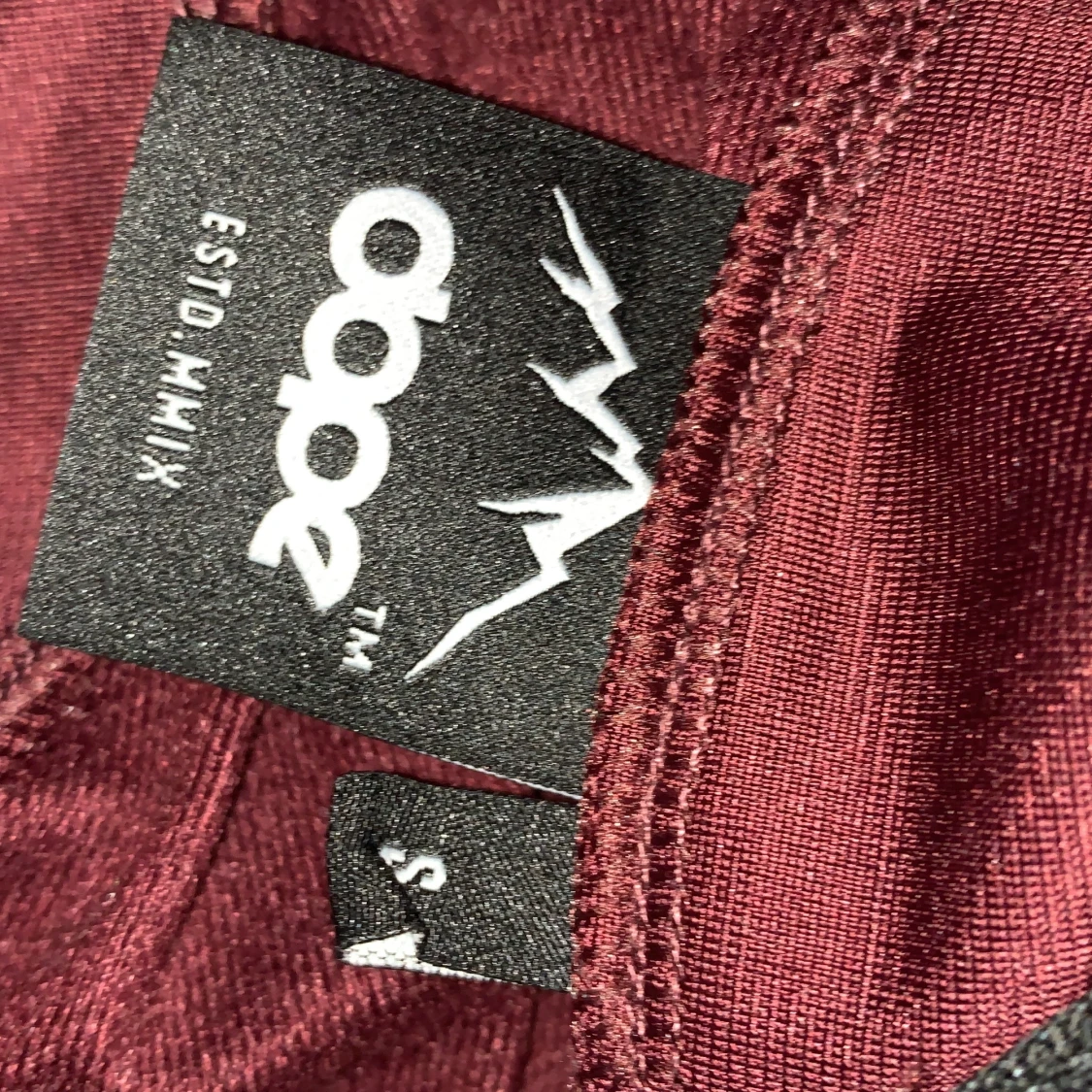 Vinröd Dope vacay tröja, aldrig använd. Strl S. - 91