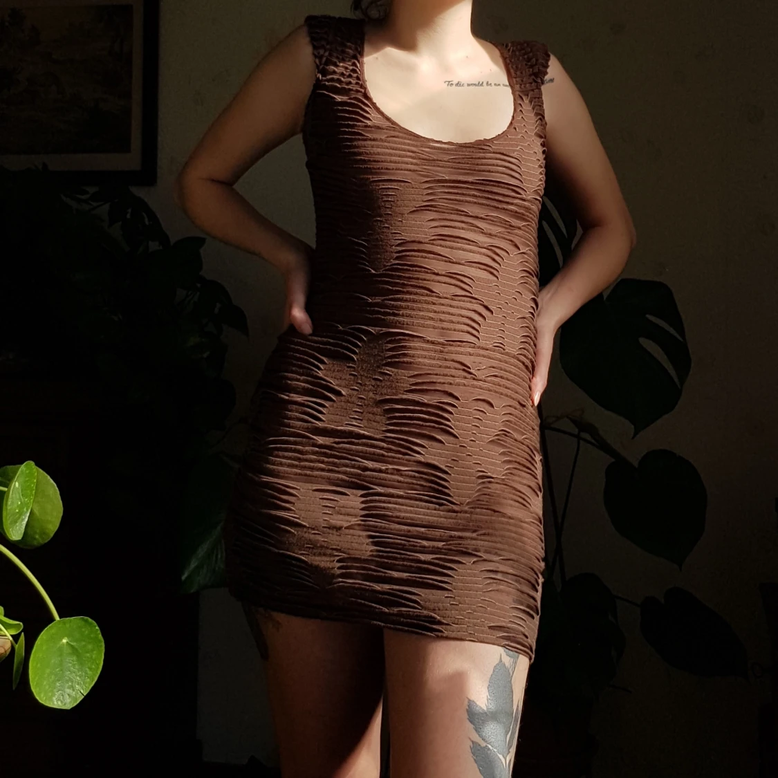 Brun klänning med blommor 🌸🌼 - 90