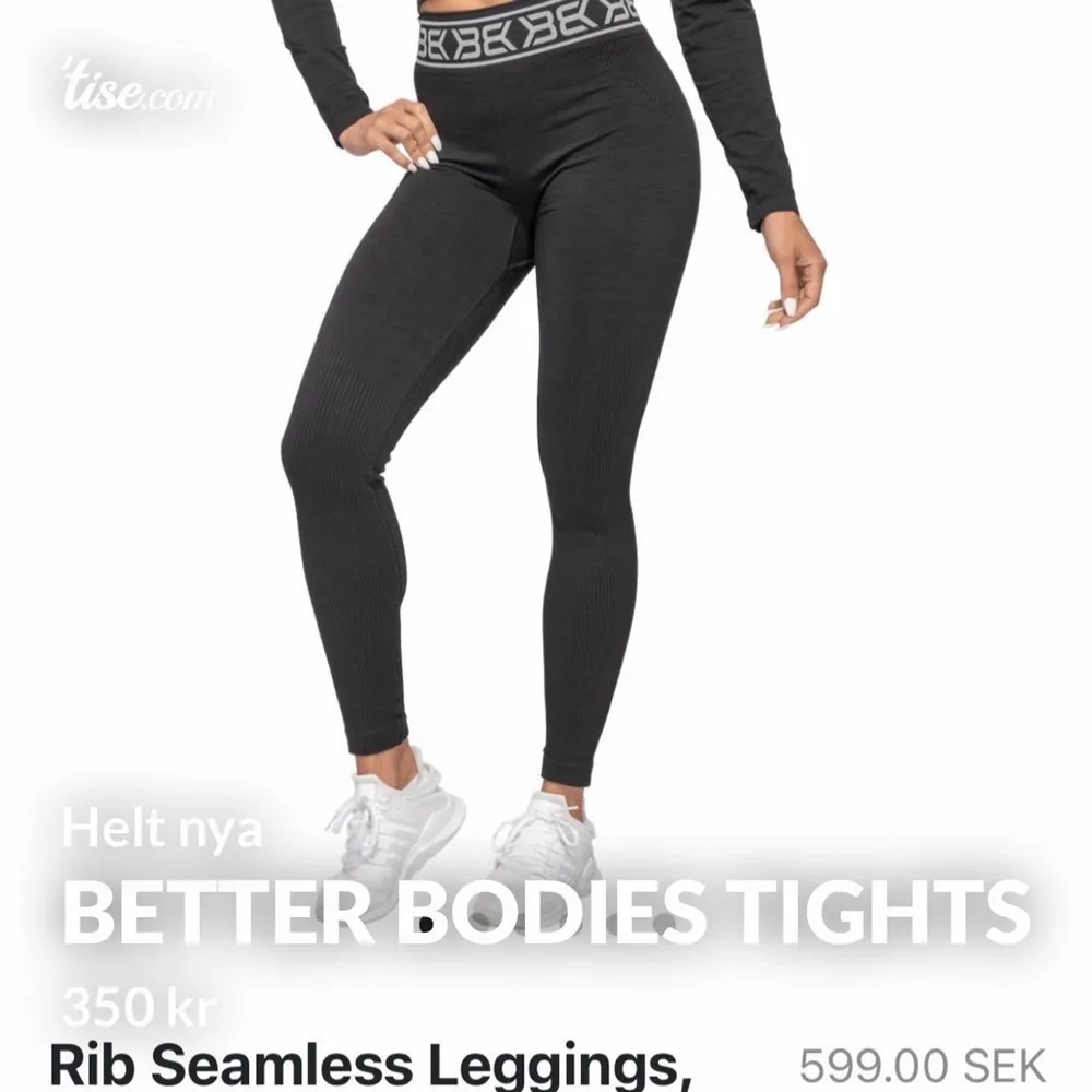 Alla tights i storlek S. Svarta med grått streck - 150 kr Helt svarta - 300 kr Helt svarta med vit logga - 300 kr. Jeans & Byxor.
