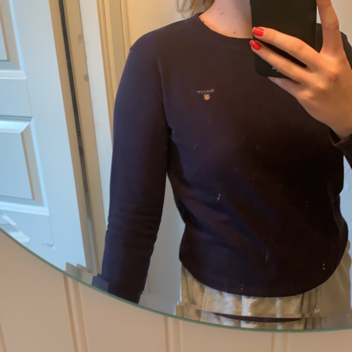 Gant långärmad tröja. Stl 176 cm = 16 år. Passar såklart yngre och äldre, men de står så på lappen. 