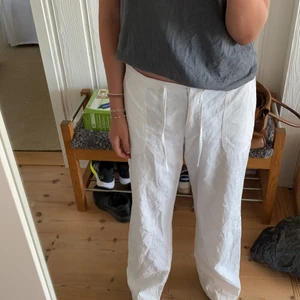 Linnebyxor - Jättefina linnebyxor ifrån bonprix, storlek 36 passar xs-m för de har knytband i midjan! Kom privat för fler bilder. Budet börjar på 200kr💕💕